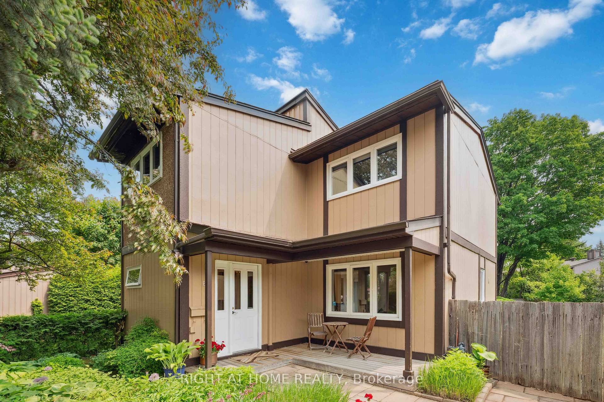 Photo 2 of 25 Chimo Drive, Ottawa, Kanata - Katimavik — HOMEH