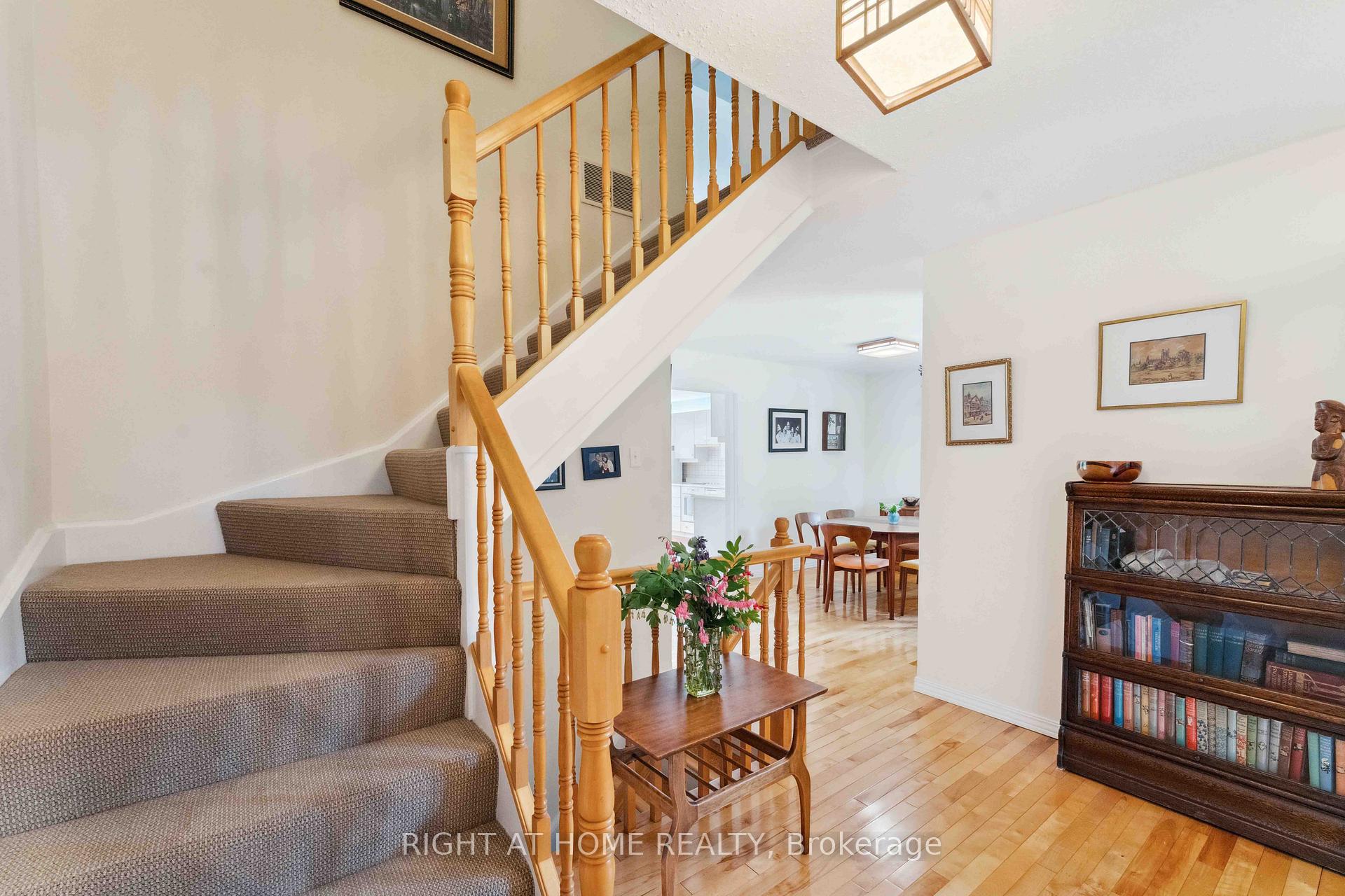 Photo 5 of 25 Chimo Drive, Ottawa, Kanata - Katimavik — HOMEH