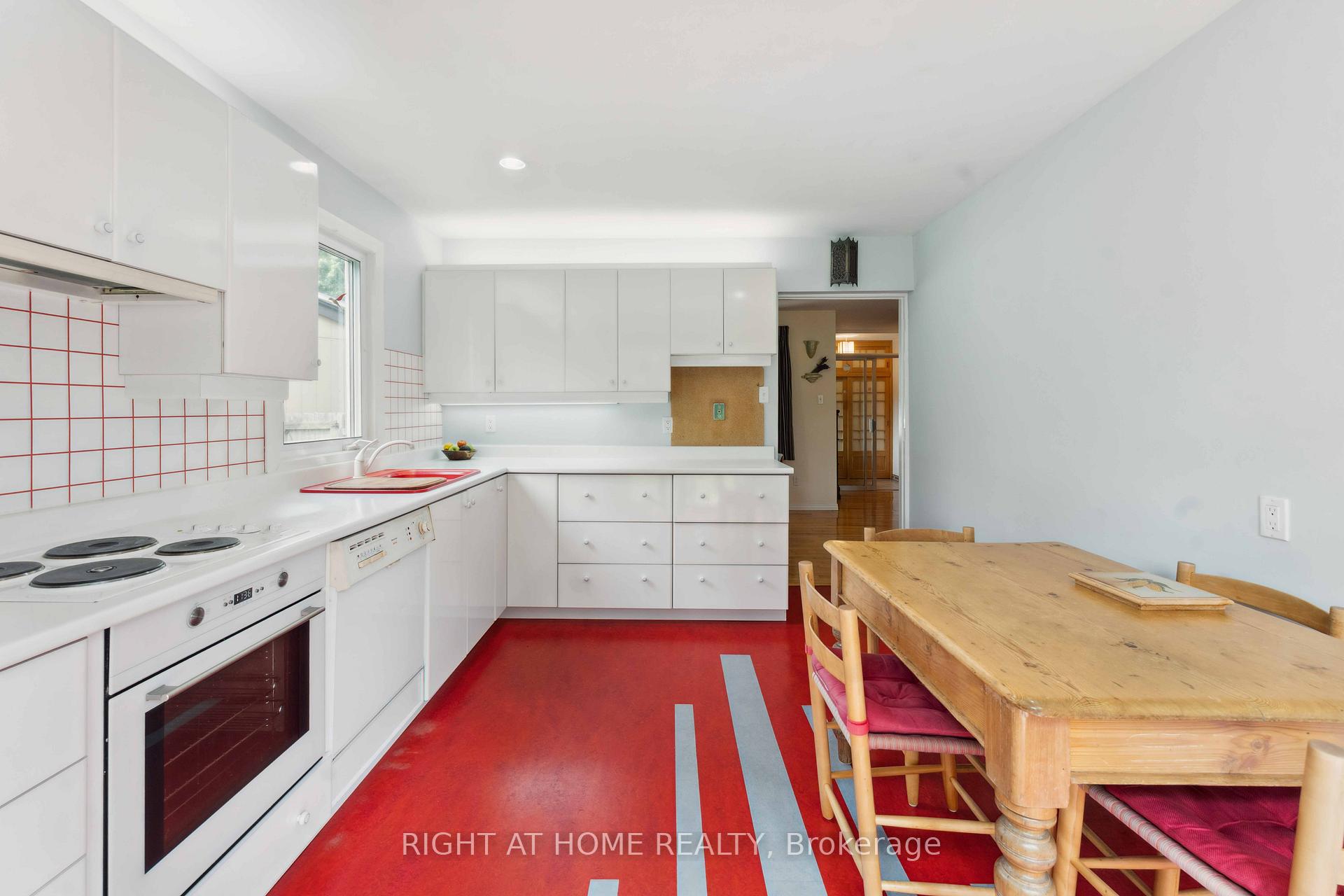 Photo 10 of 25 Chimo Drive, Ottawa, Kanata - Katimavik — HOMEH