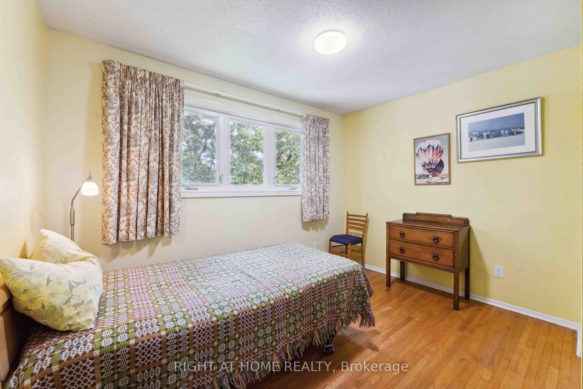 Photo 14 of 25 Chimo Drive, Ottawa, Kanata - Katimavik — HOMEH