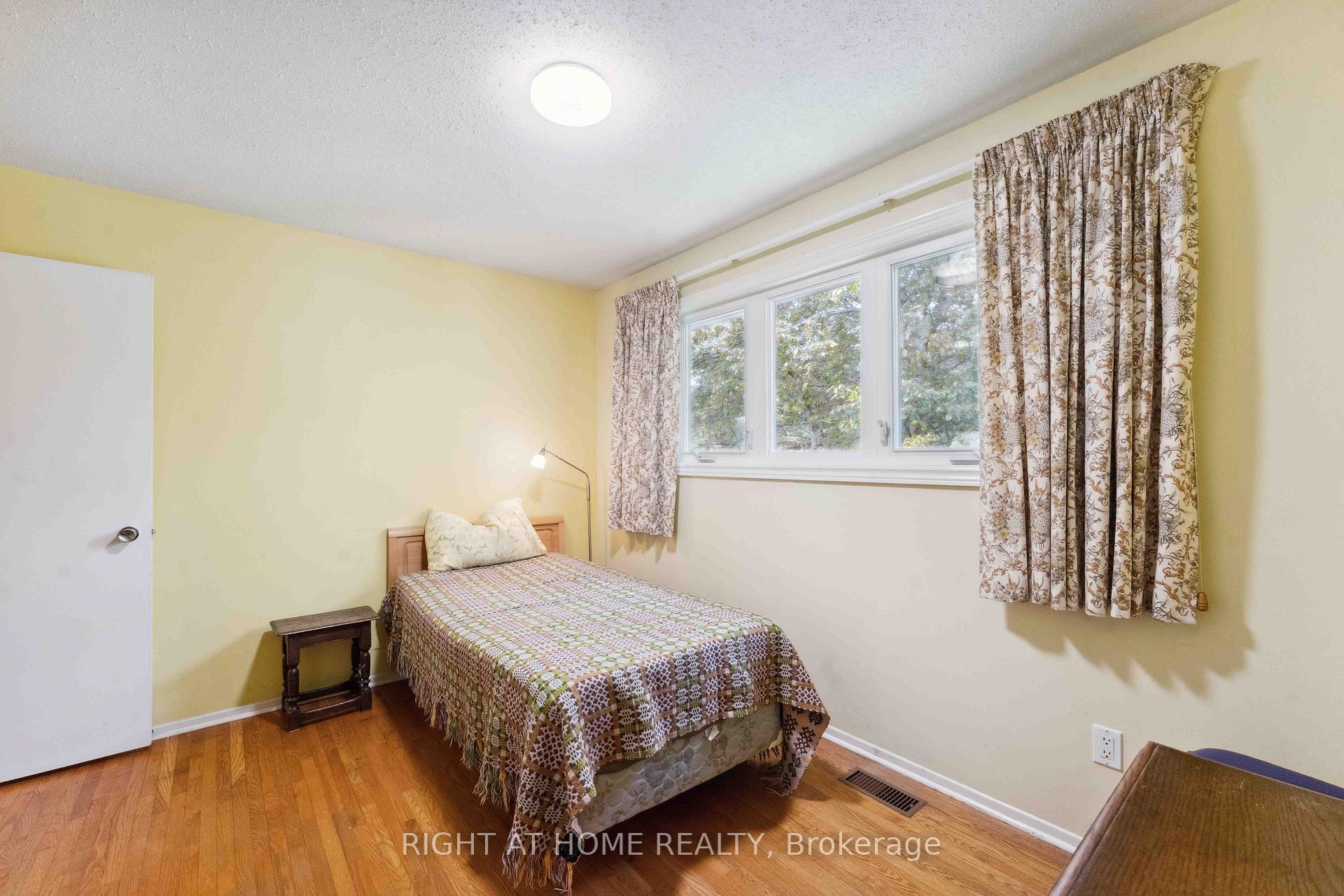 Photo 15 of 25 Chimo Drive, Ottawa, Kanata - Katimavik — HOMEH
