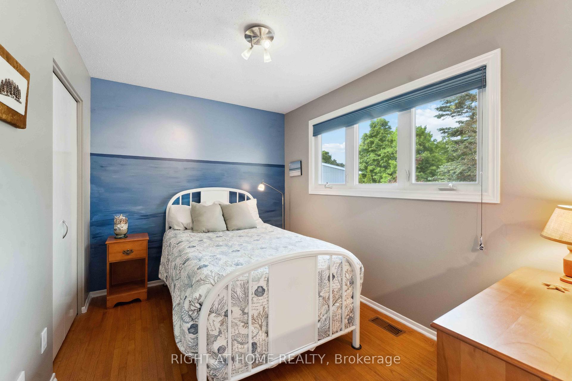 Photo 16 of 25 Chimo Drive, Ottawa, Kanata - Katimavik — HOMEH