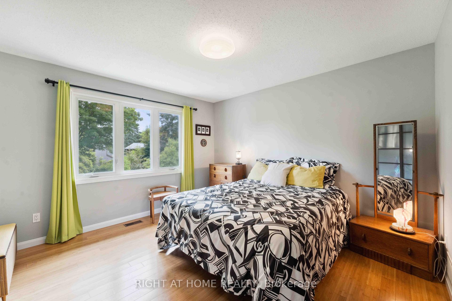 Photo 17 of 25 Chimo Drive, Ottawa, Kanata - Katimavik — HOMEH