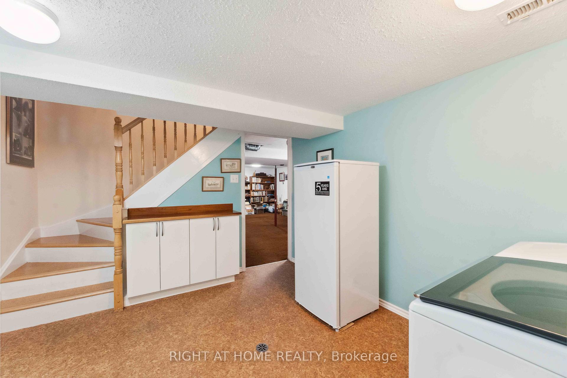 Photo 22 of 25 Chimo Drive, Ottawa, Kanata - Katimavik — HOMEH