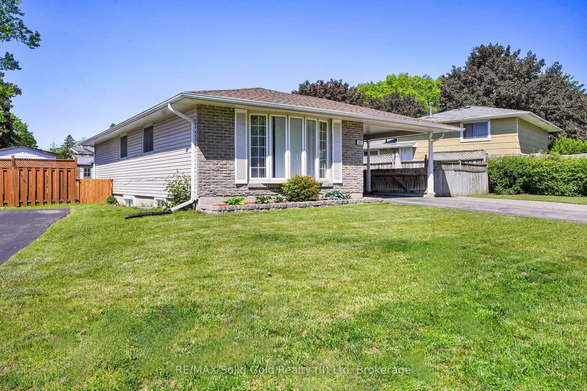 Photo 3 of 267 Kingswood Drive, Kitchener — HOMEH