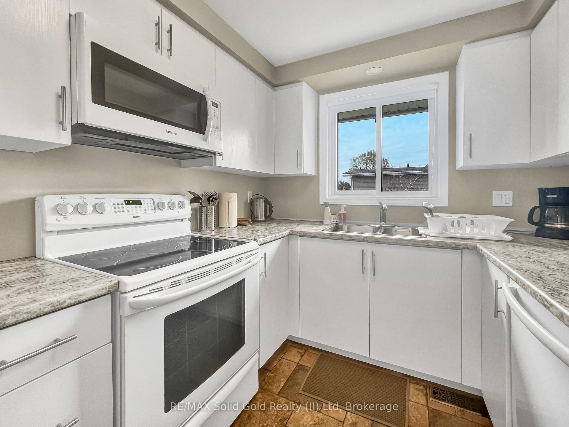 Photo 9 of 267 Kingswood Drive, Kitchener — HOMEH