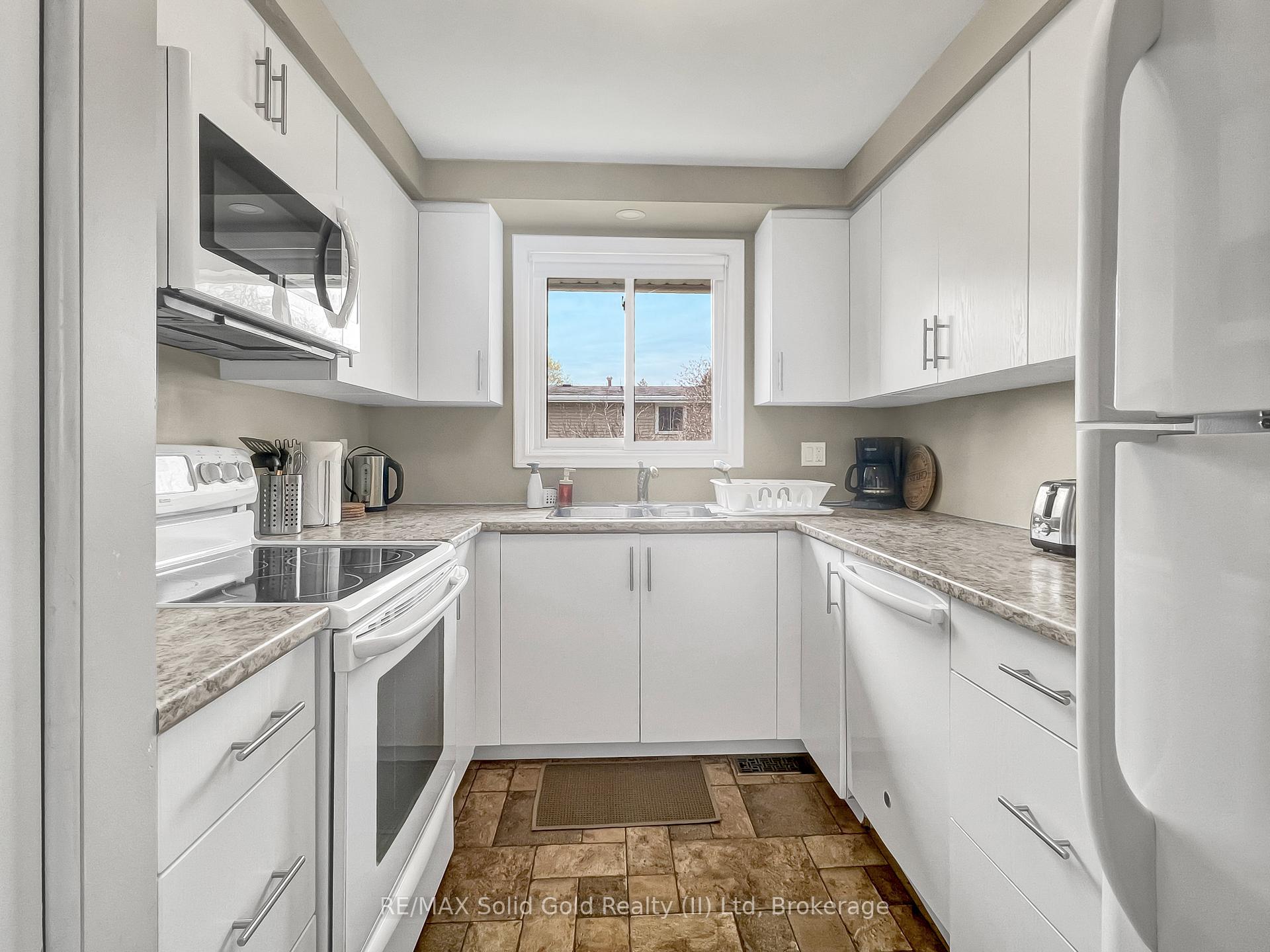 Photo 10 of 267 Kingswood Drive, Kitchener — HOMEH