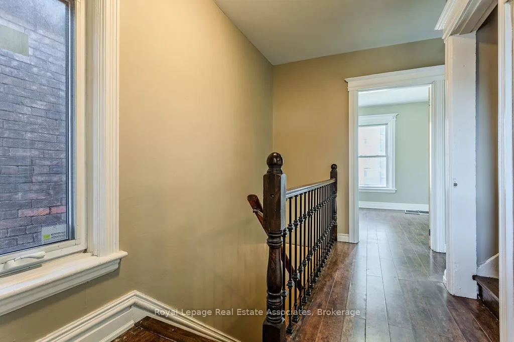 Photo 5 of Unit Upper, 19 Sanford Avenue S, Hamilton, Gibson — HOMEH