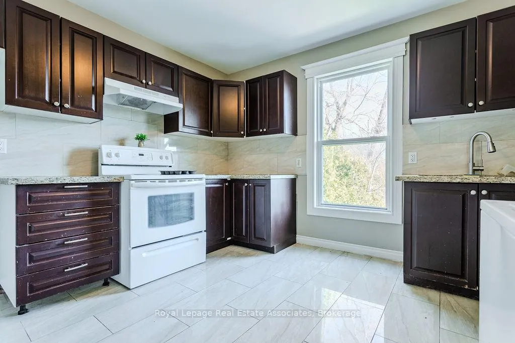 Photo 7 of Unit Upper, 19 Sanford Avenue S, Hamilton, Gibson — HOMEH