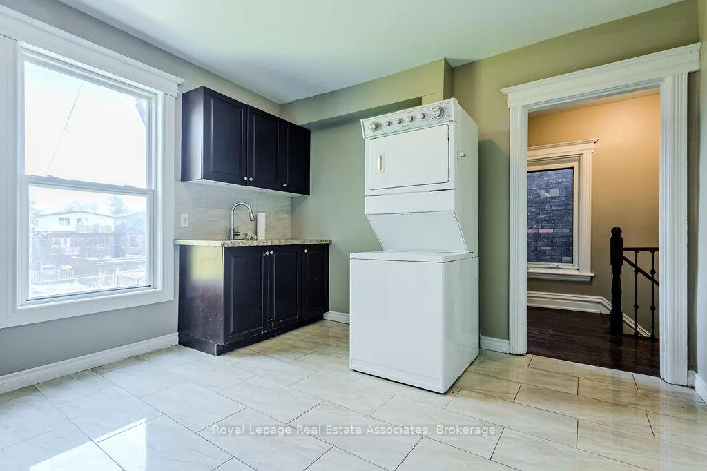 Photo 8 of Unit Upper, 19 Sanford Avenue S, Hamilton, Gibson — HOMEH
