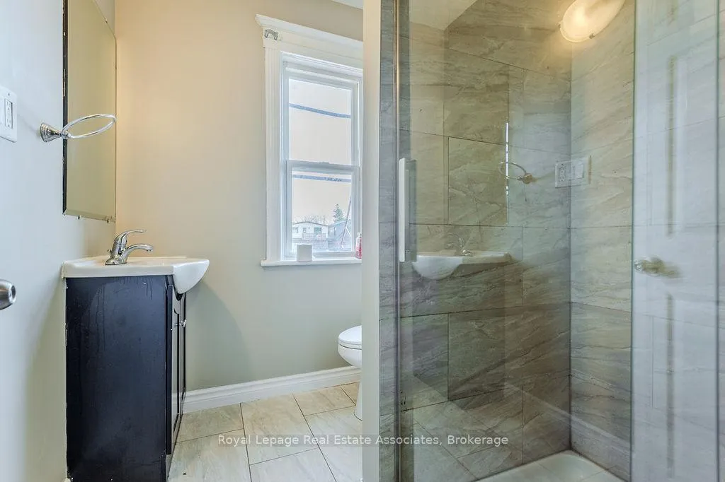 Photo 10 of Unit Upper, 19 Sanford Avenue S, Hamilton, Gibson — HOMEH
