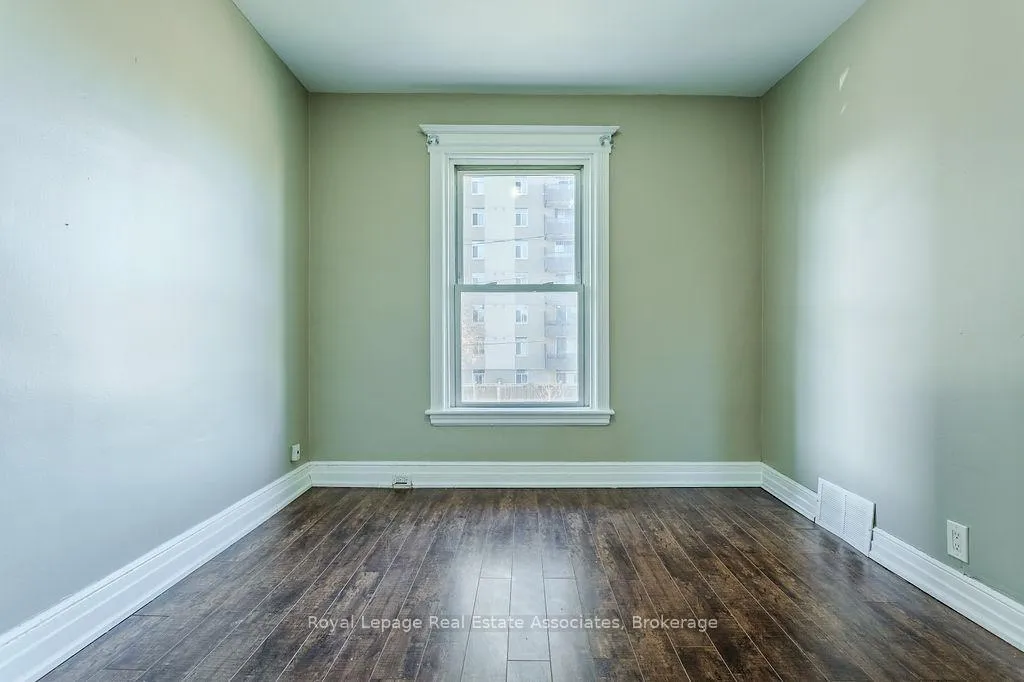 Photo 11 of Unit Upper, 19 Sanford Avenue S, Hamilton, Gibson — HOMEH