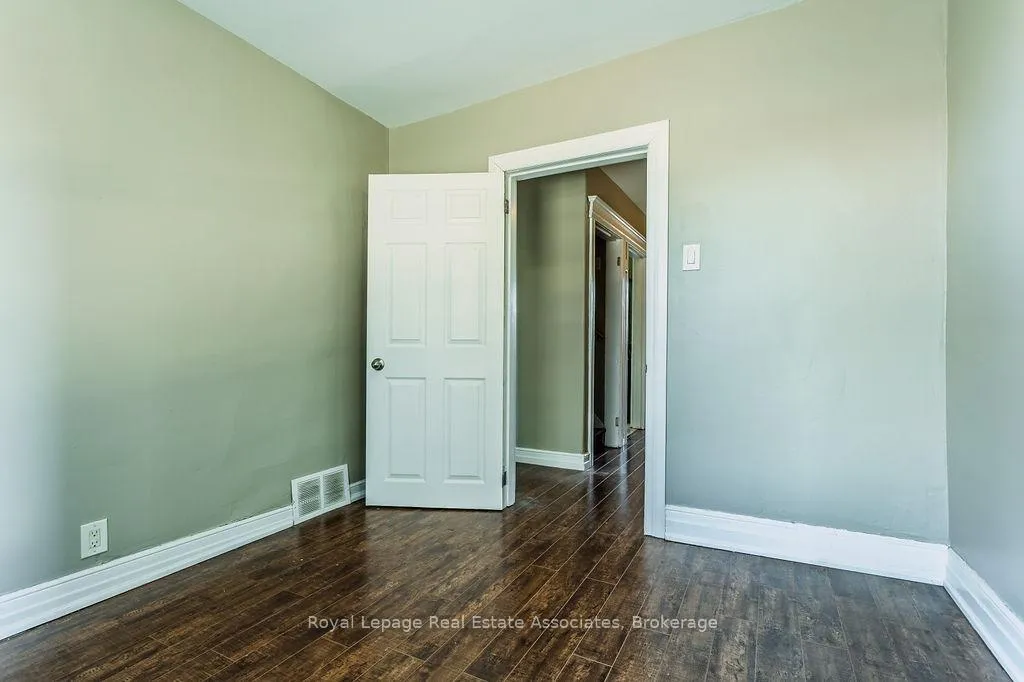 Photo 12 of Unit Upper, 19 Sanford Avenue S, Hamilton, Gibson — HOMEH