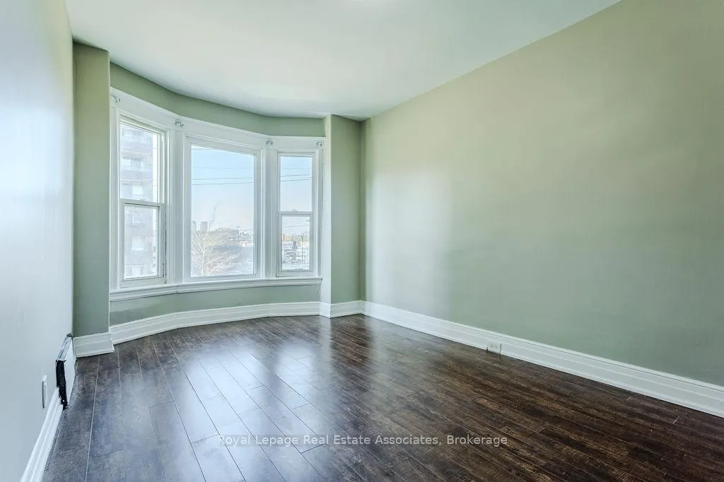 Photo 13 of Unit Upper, 19 Sanford Avenue S, Hamilton, Gibson — HOMEH