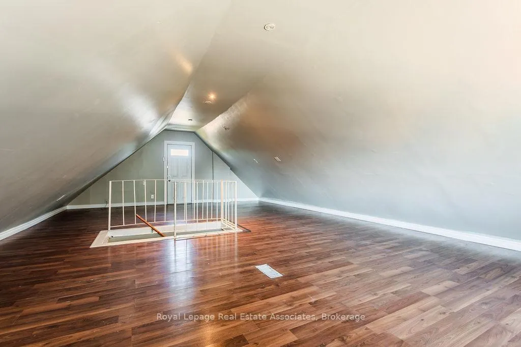 Photo 15 of Unit Upper, 19 Sanford Avenue S, Hamilton, Gibson — HOMEH