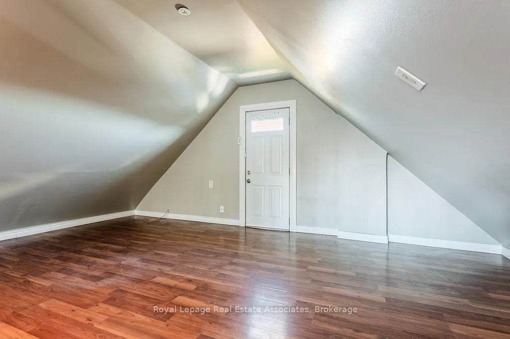 Photo 17 of Unit Upper, 19 Sanford Avenue S, Hamilton, Gibson — HOMEH