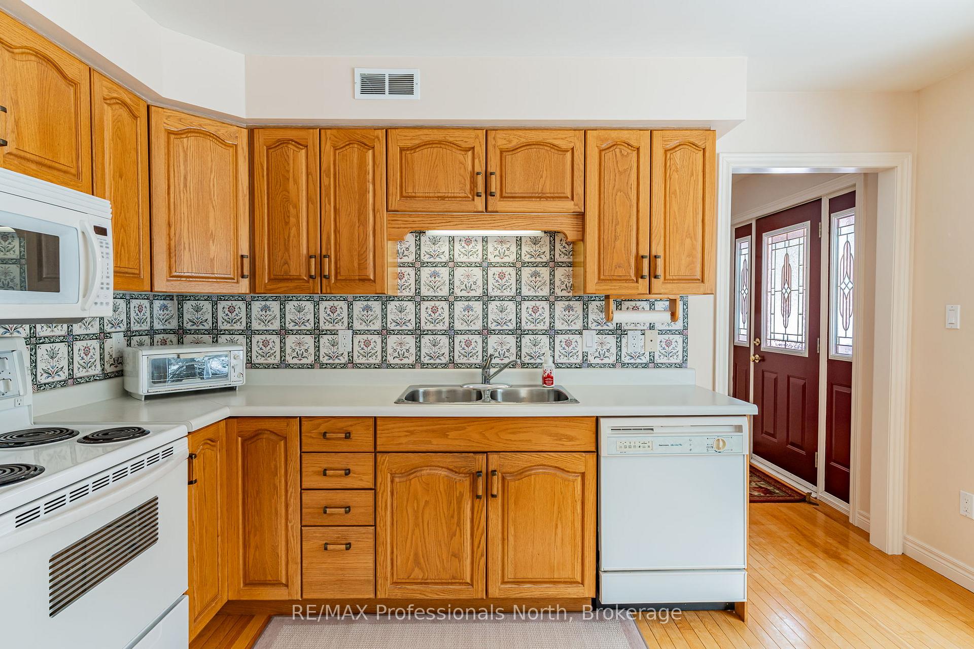 Photo 11 of 1119 Deep Bay Road, Minden Hills, Lutterworth — HOMEH