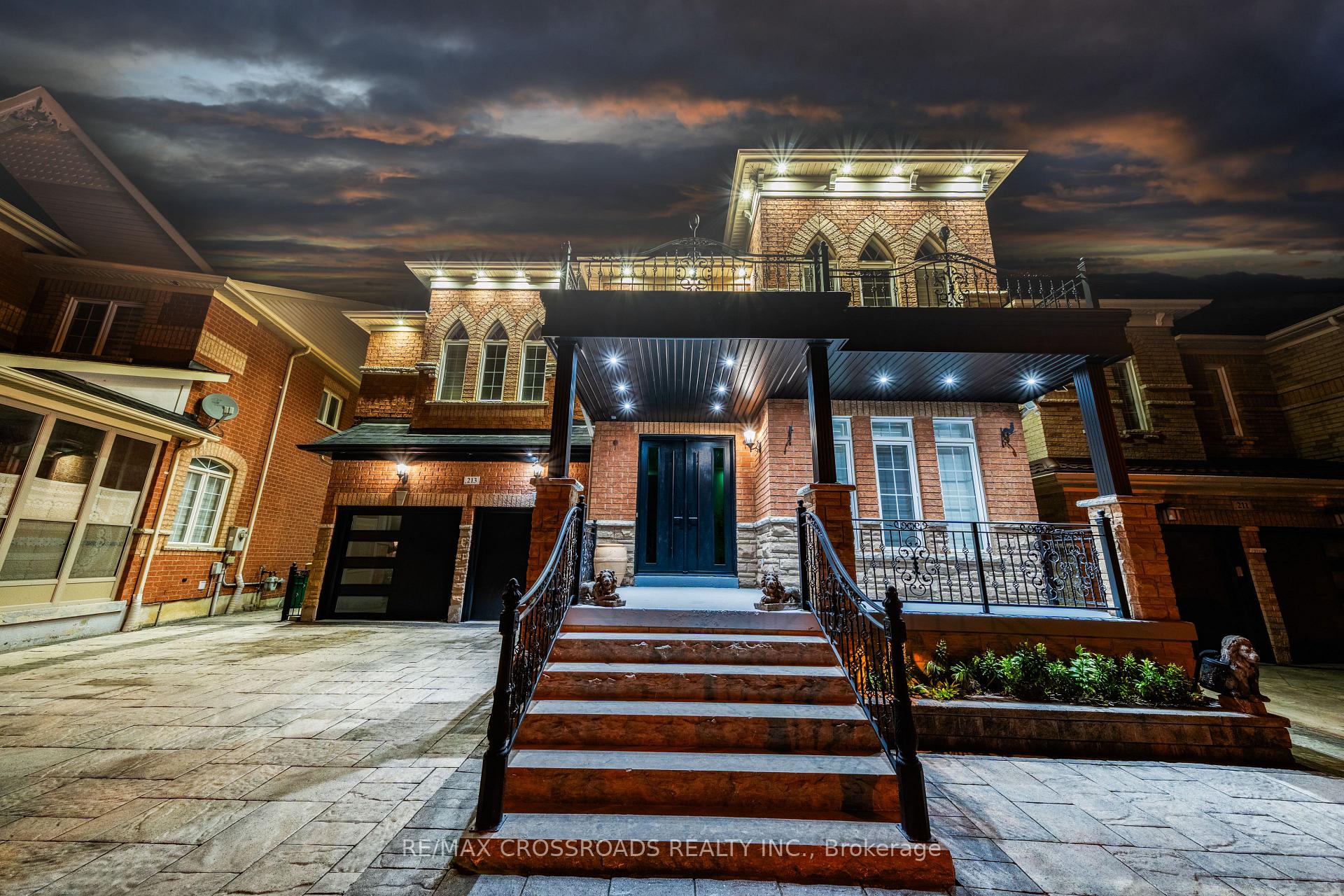 Photo 2 of 213 Riverwalk Drive, Markham, Box Grove — HOMEH