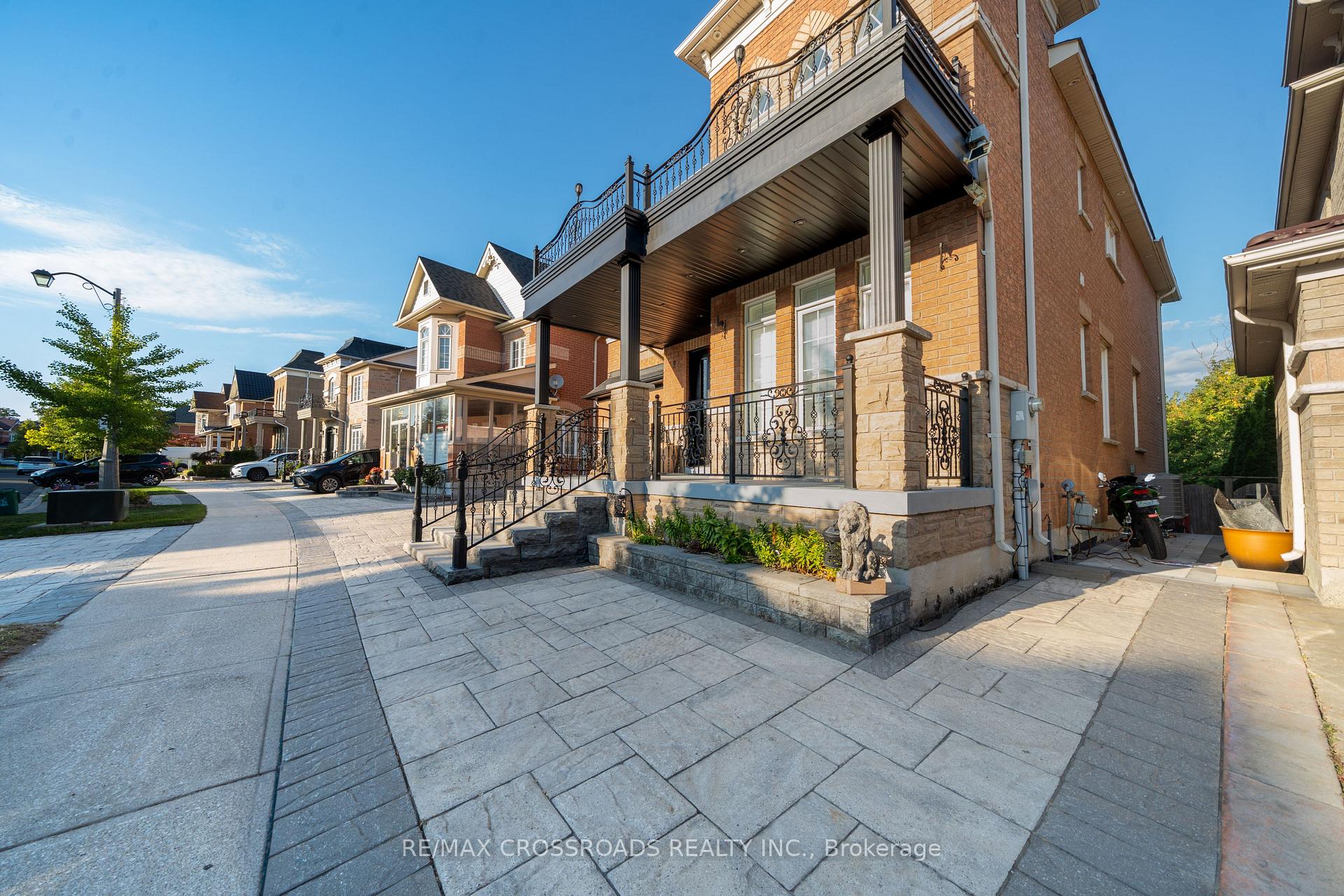 Photo 5 of 213 Riverwalk Drive, Markham, Box Grove — HOMEH