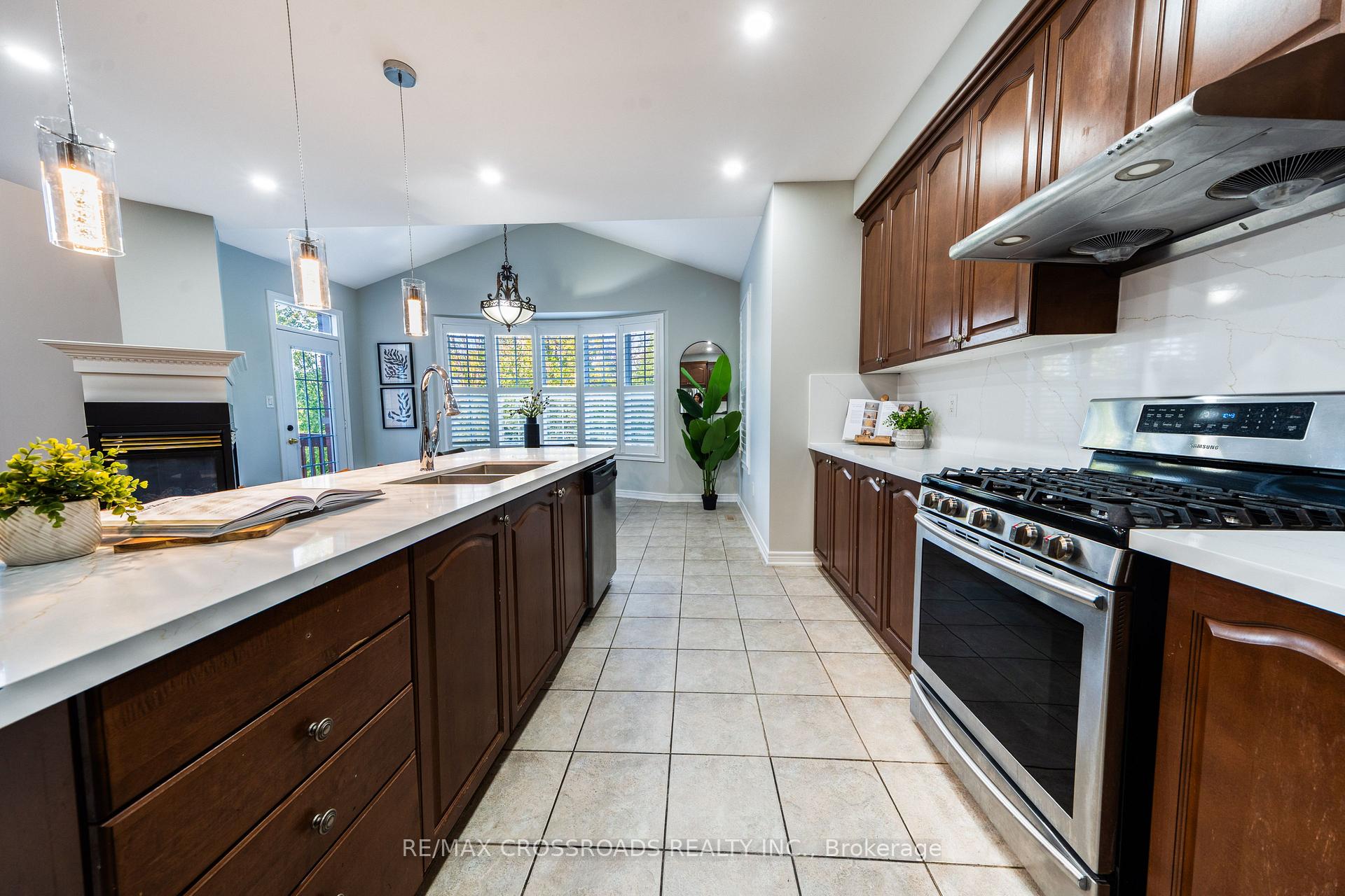 Photo 8 of 213 Riverwalk Drive, Markham, Box Grove — HOMEH