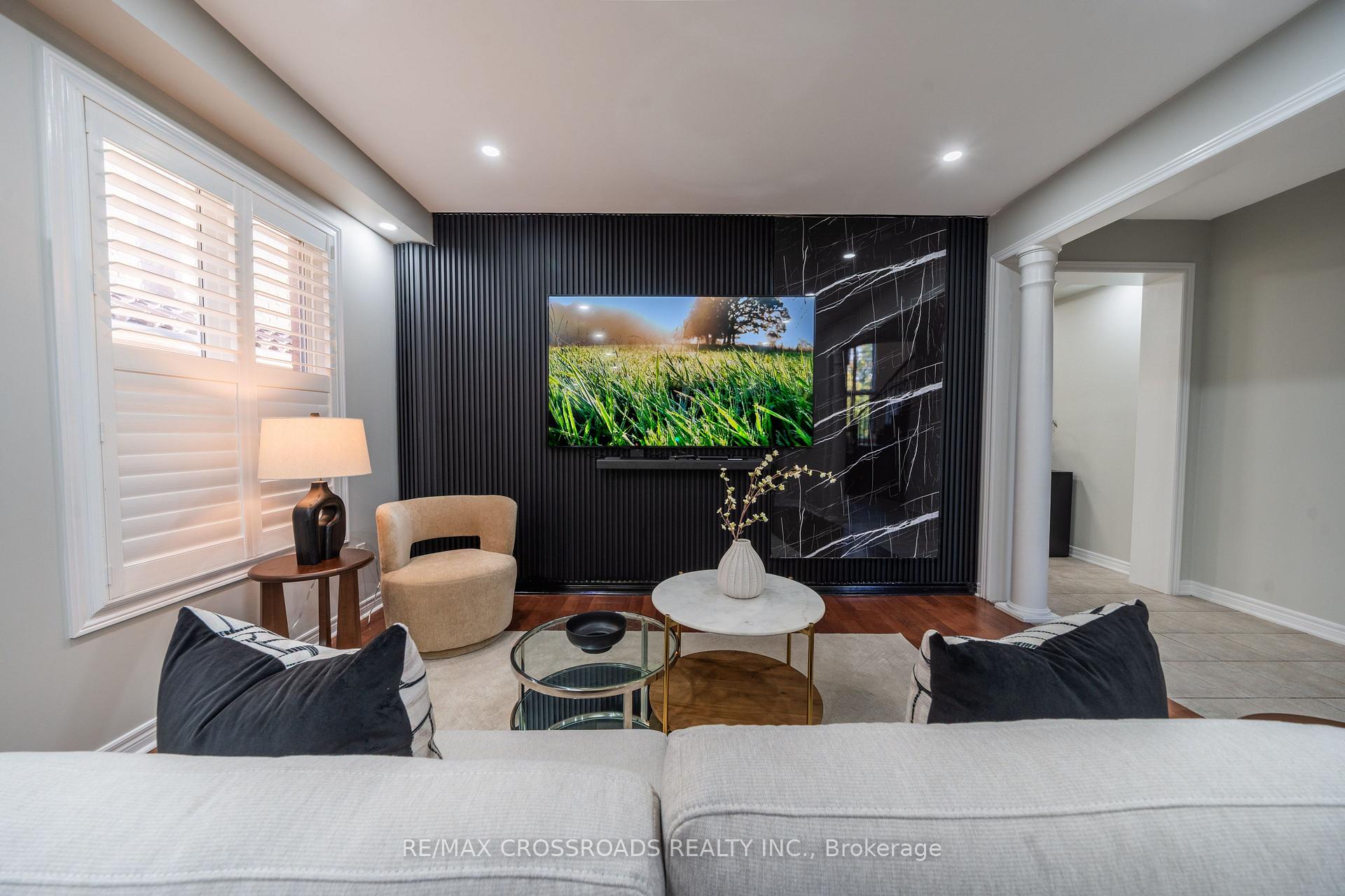 Photo 10 of 213 Riverwalk Drive, Markham, Box Grove — HOMEH