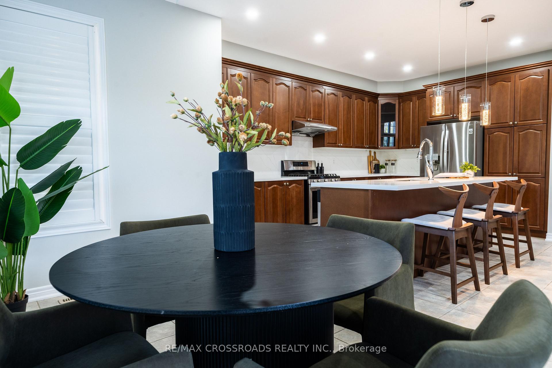 Photo 13 of 213 Riverwalk Drive, Markham, Box Grove — HOMEH