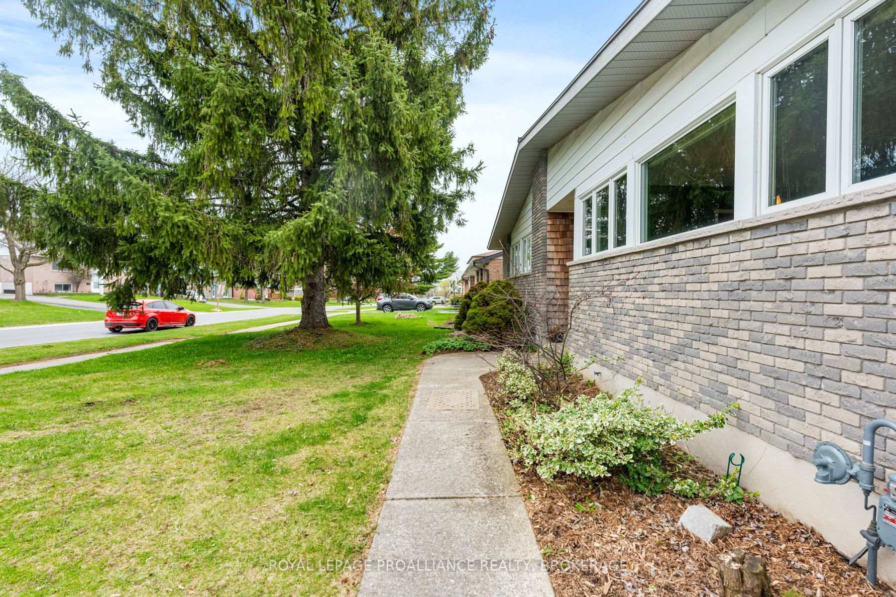Photo 2 of 1071 Lincoln Drive, Kingston, South of Taylor-Kidd Blvd — HOMEH