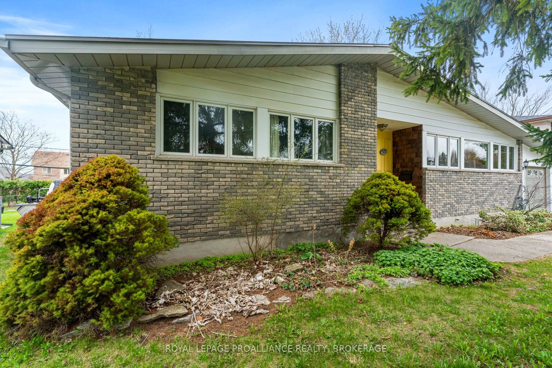 Photo 3 of 1071 Lincoln Drive, Kingston, South of Taylor-Kidd Blvd — HOMEH