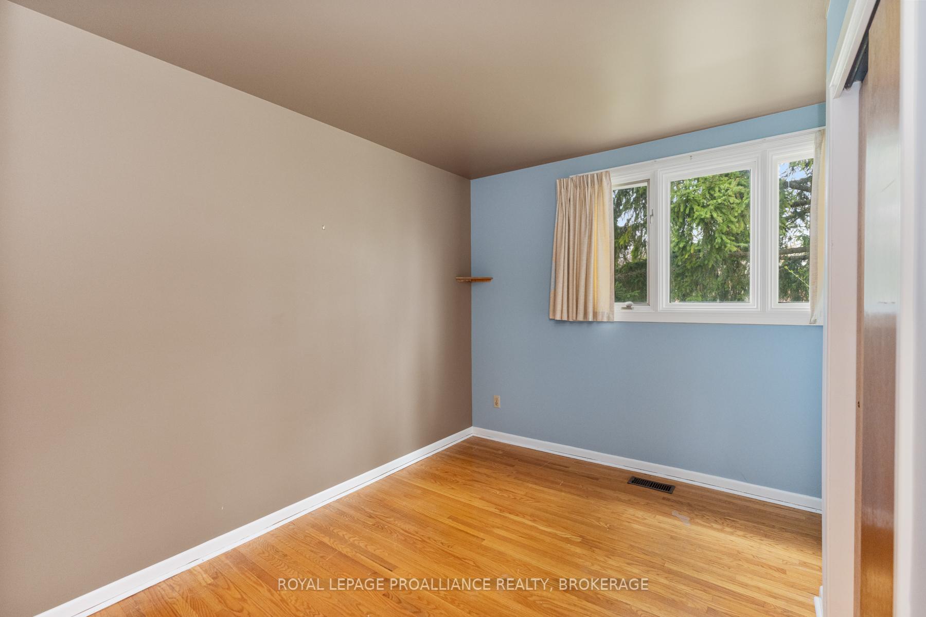 Photo 12 of 1071 Lincoln Drive, Kingston, South of Taylor-Kidd Blvd — HOMEH