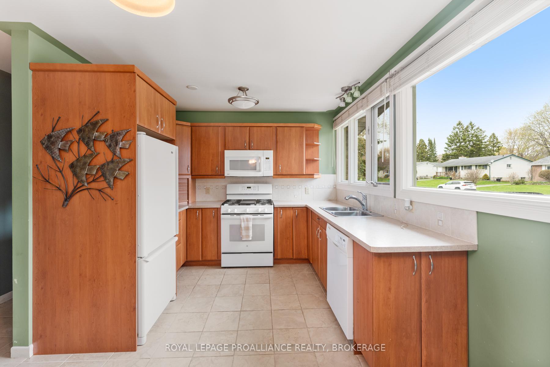 Photo 27 of 1071 Lincoln Drive, Kingston, South of Taylor-Kidd Blvd — HOMEH