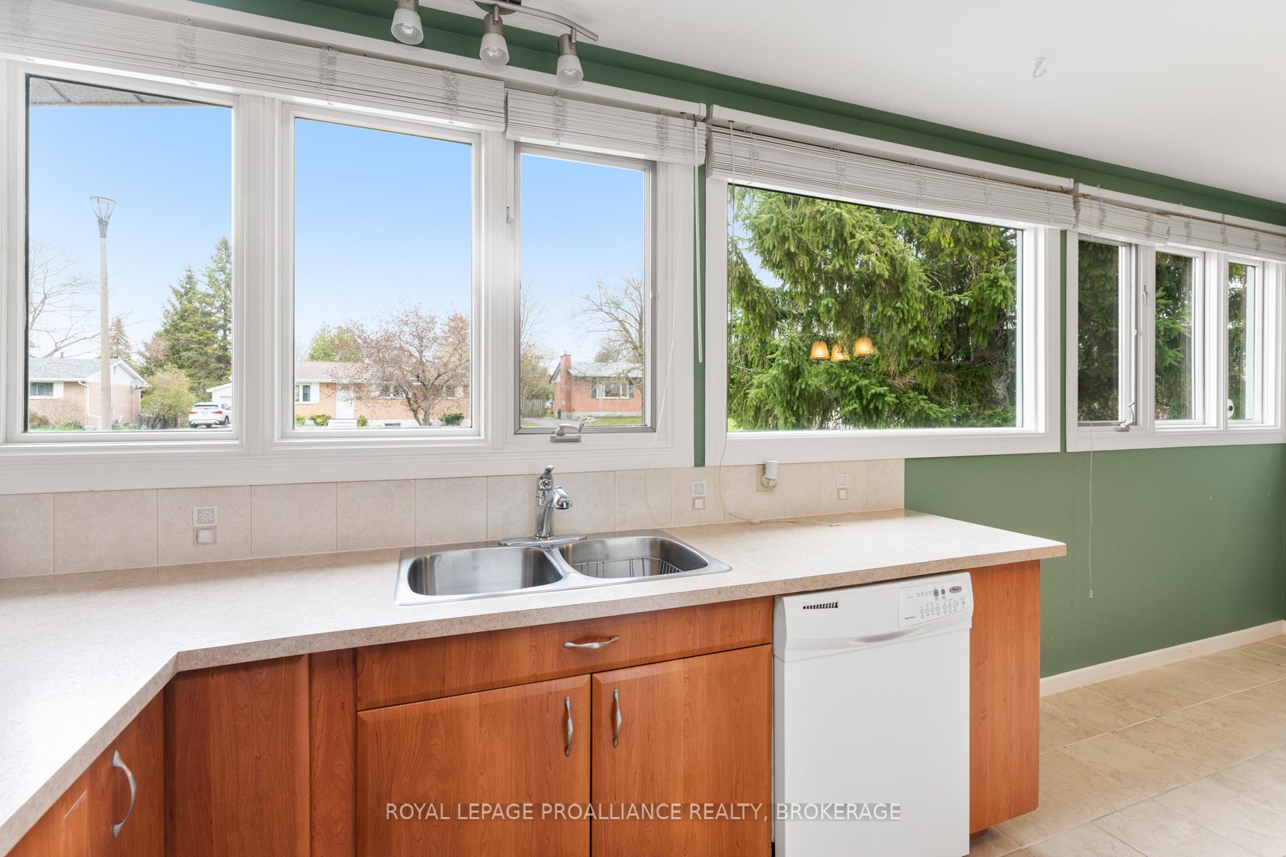 Photo 29 of 1071 Lincoln Drive, Kingston, South of Taylor-Kidd Blvd — HOMEH