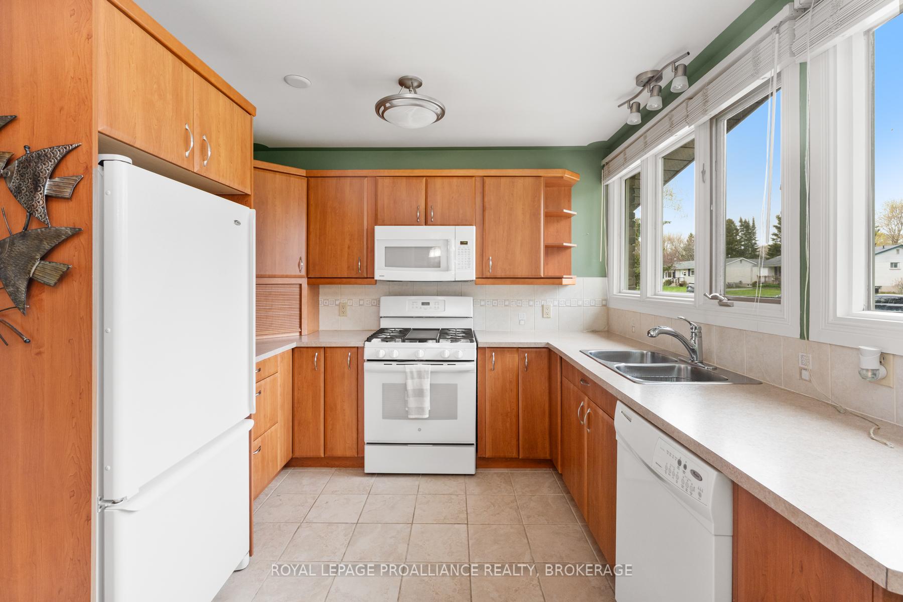 Photo 30 of 1071 Lincoln Drive, Kingston, South of Taylor-Kidd Blvd — HOMEH