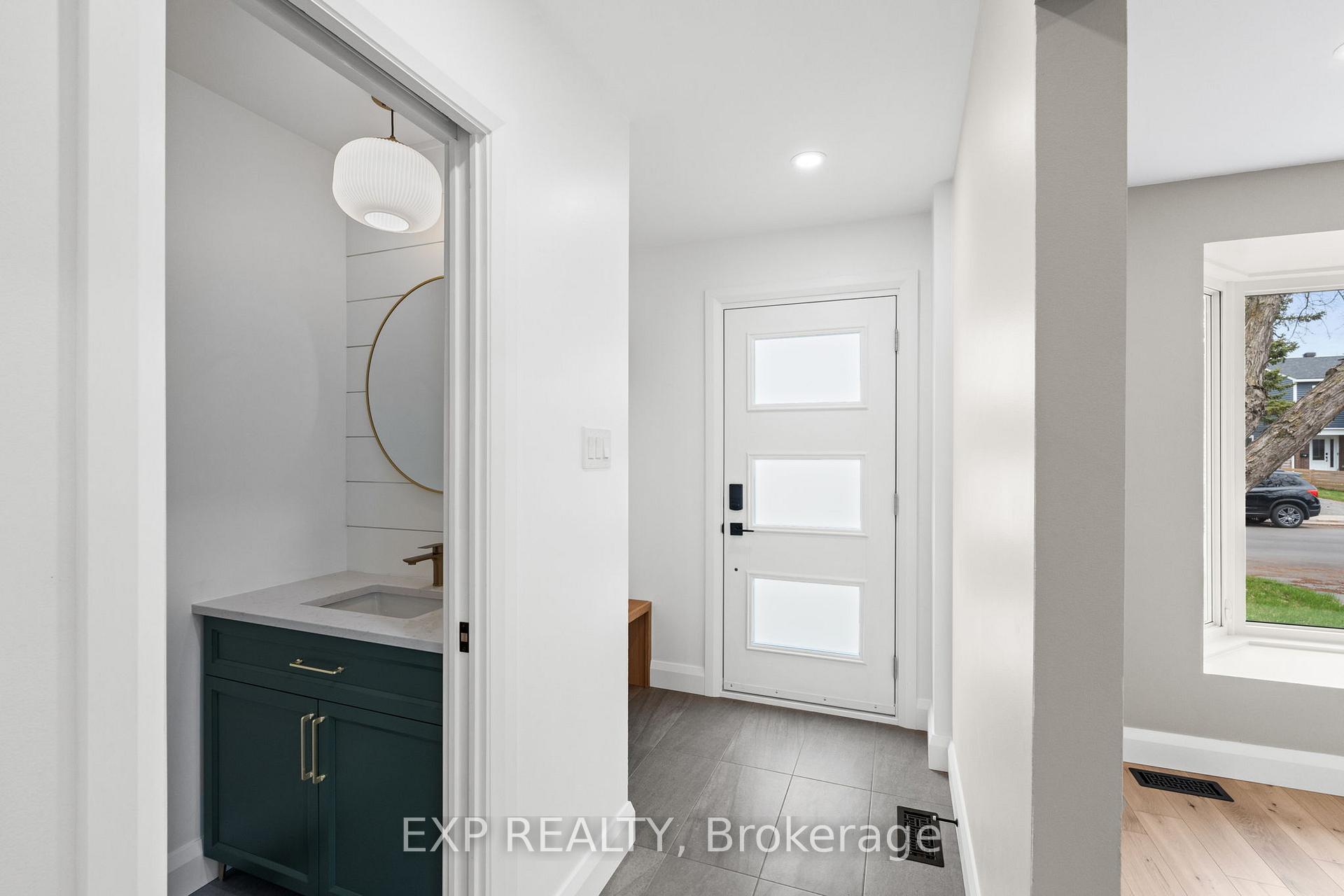 Photo 4 of 2 Equestrian Drive, Ottawa, Kanata - Bridlewood — HOMEH