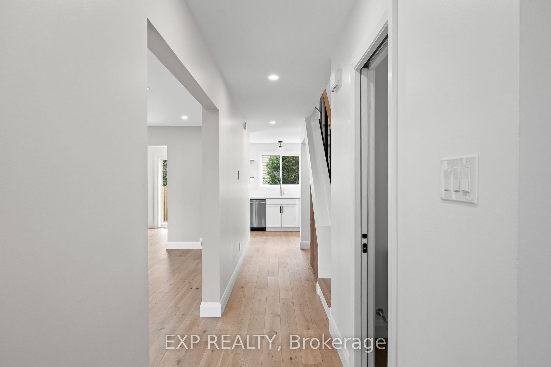 Photo 6 of 2 Equestrian Drive, Ottawa, Kanata - Bridlewood — HOMEH