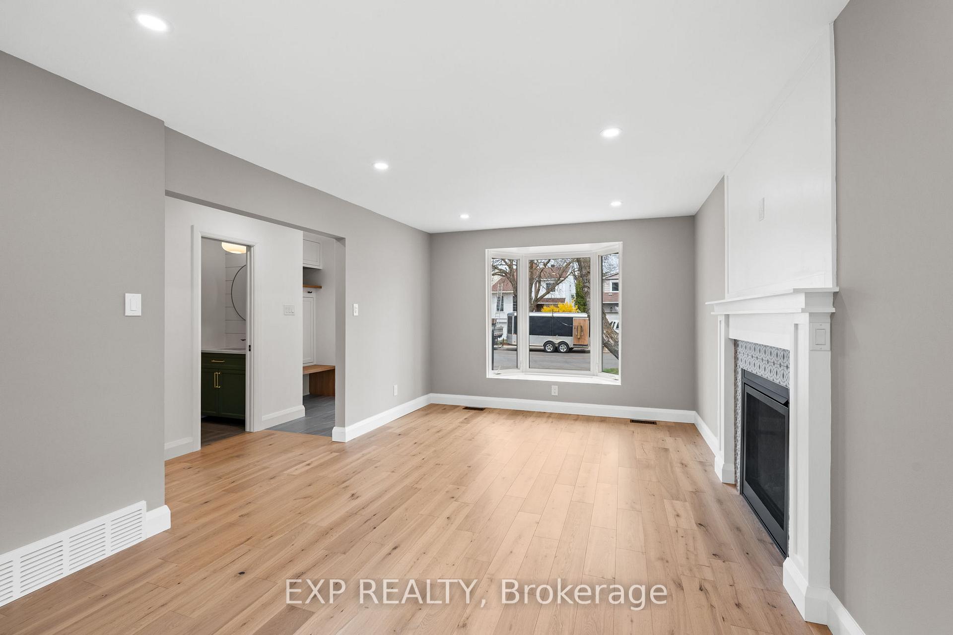 Photo 10 of 2 Equestrian Drive, Ottawa, Kanata - Bridlewood — HOMEH