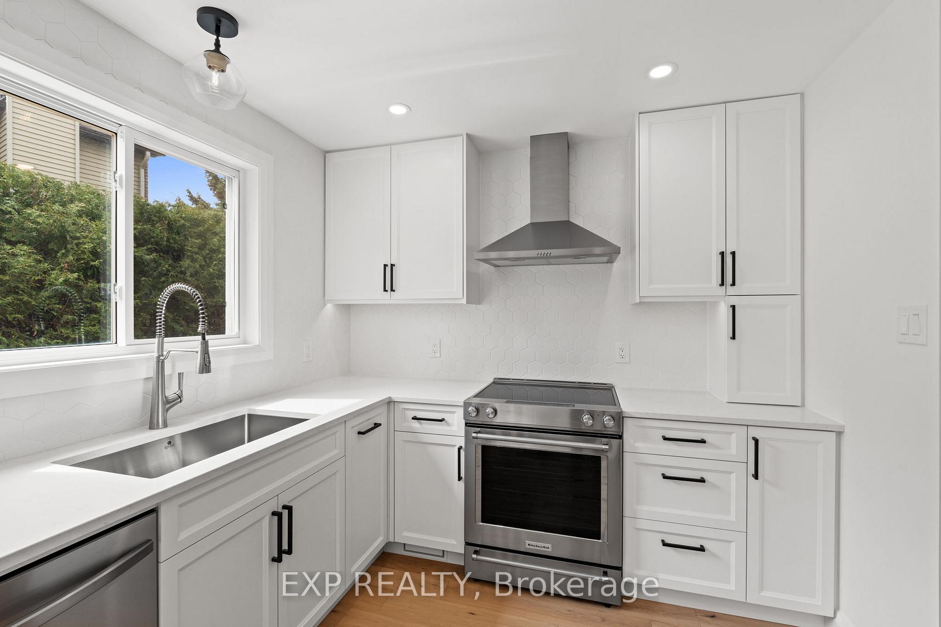 Photo 14 of 2 Equestrian Drive, Ottawa, Kanata - Bridlewood — HOMEH