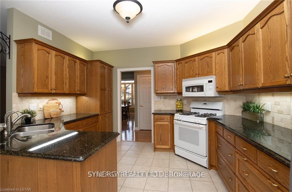 Photo 11 of 21 Calvert Lane, Middlesex Centre, Ilderton — HOMEH