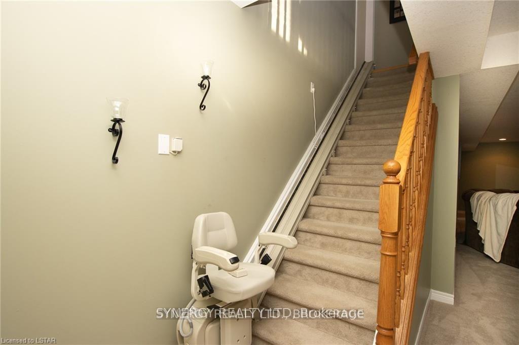 Photo 33 of 21 Calvert Lane, Middlesex Centre, Ilderton — HOMEH
