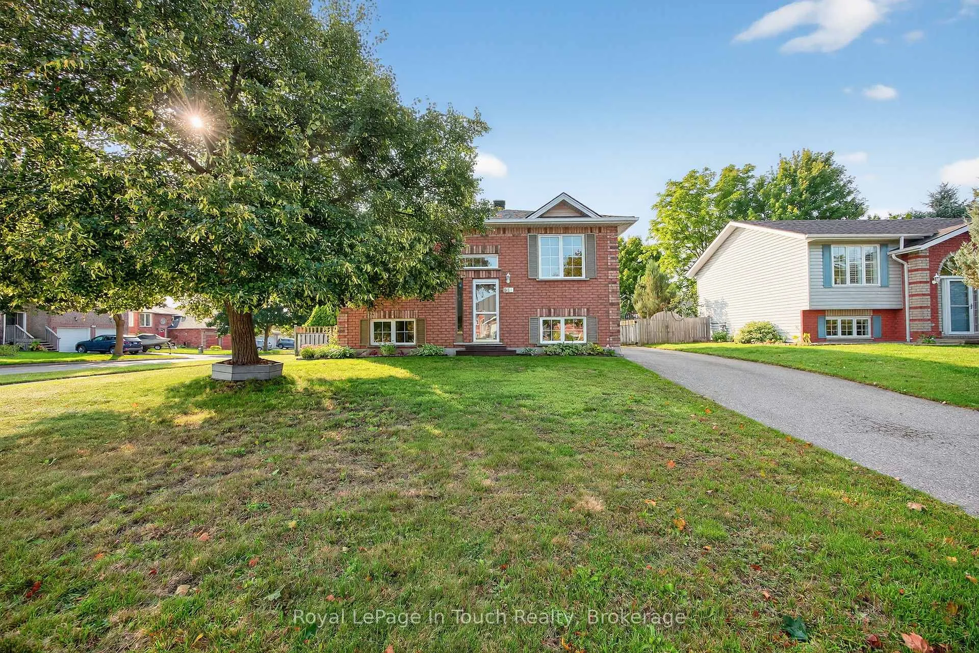 Photo 2 of 640 Wayne Crescent, Midland — HOMEH