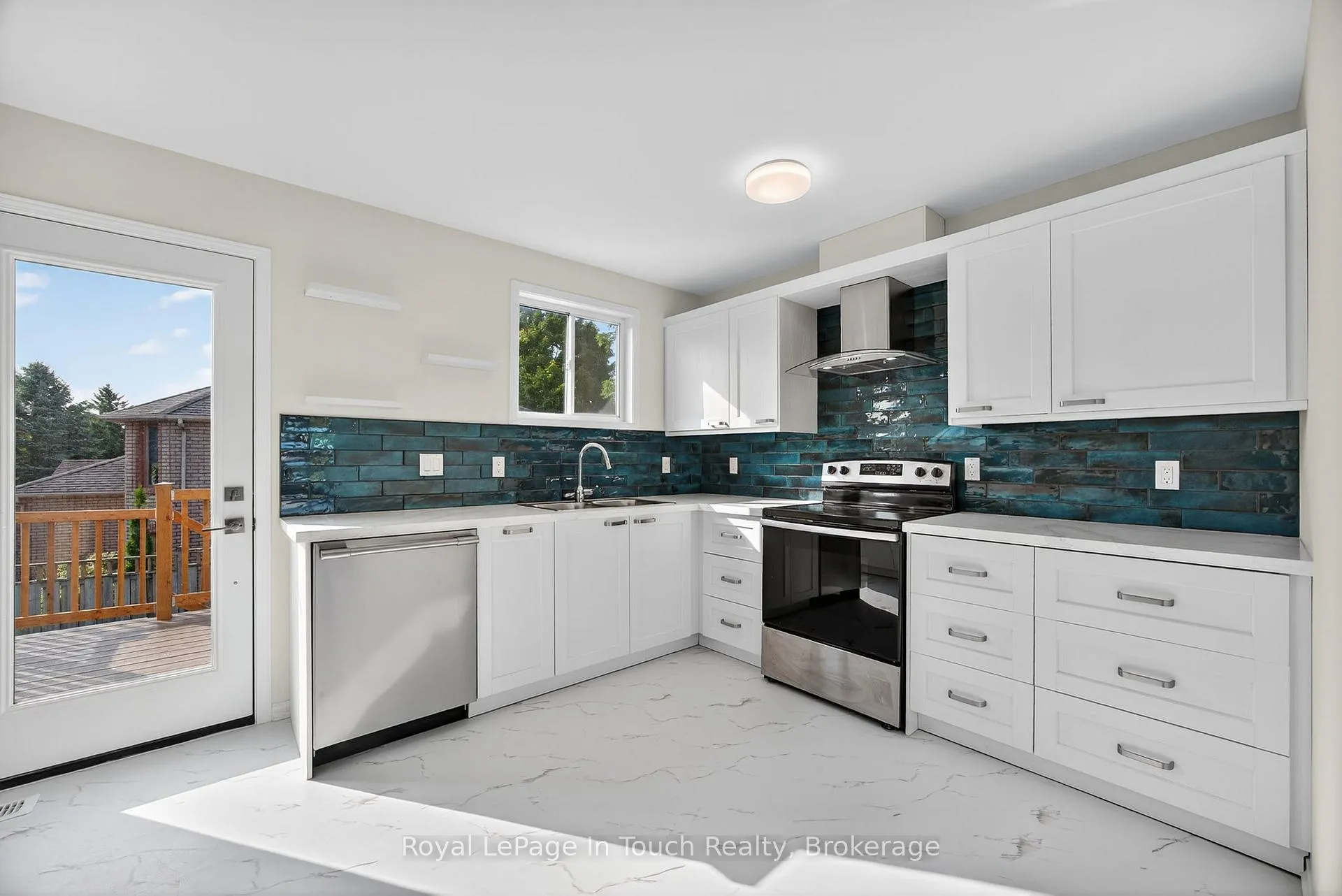 Photo 5 of 640 Wayne Crescent, Midland — HOMEH