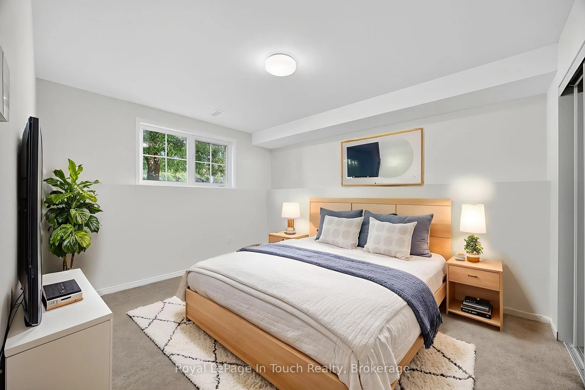 Photo 14 of 640 Wayne Crescent, Midland — HOMEH
