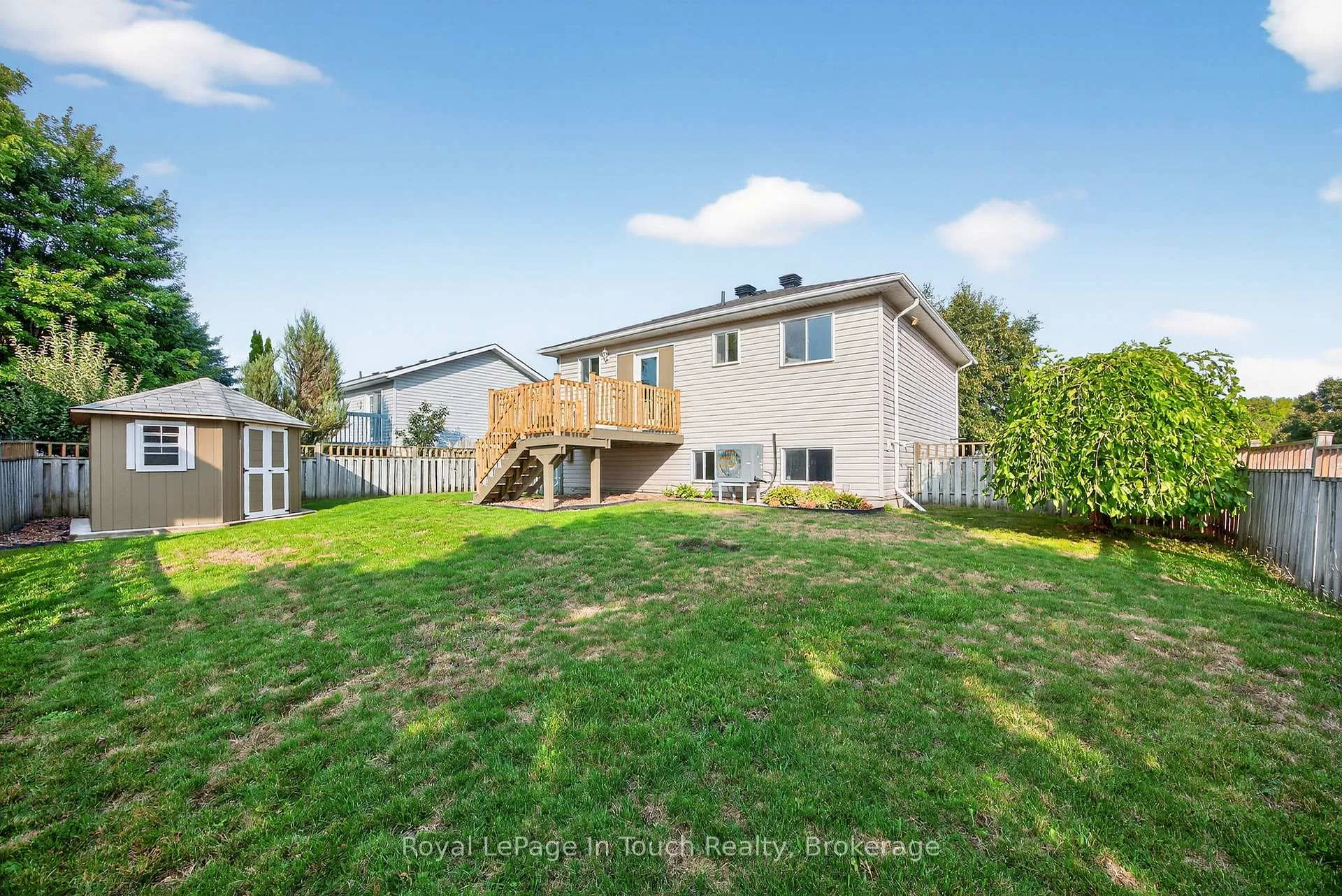 Photo 19 of 640 Wayne Crescent, Midland — HOMEH