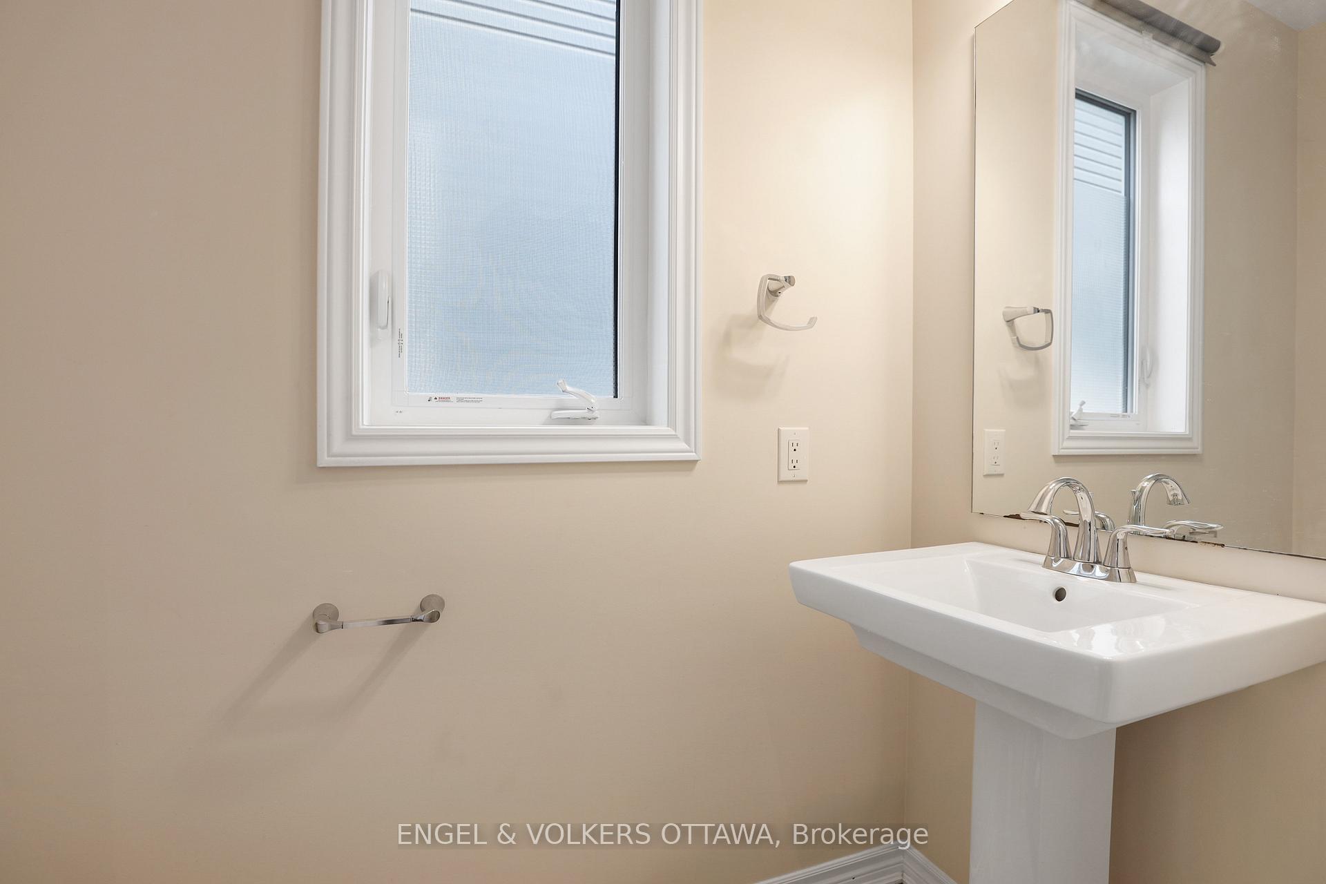 Photo 4 of 503 Hawkbirch Street, Ottawa, Kanata - Emerald Meadows/Trailwest — HOMEH