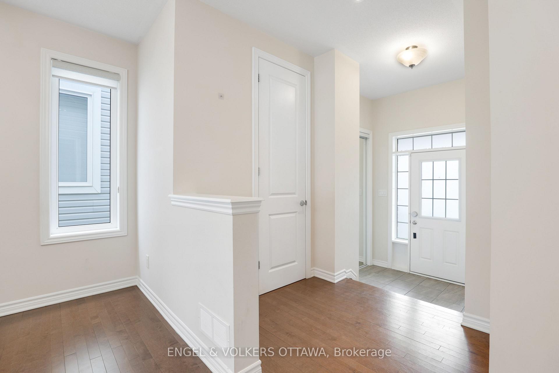 Photo 5 of 503 Hawkbirch Street, Ottawa, Kanata - Emerald Meadows/Trailwest — HOMEH