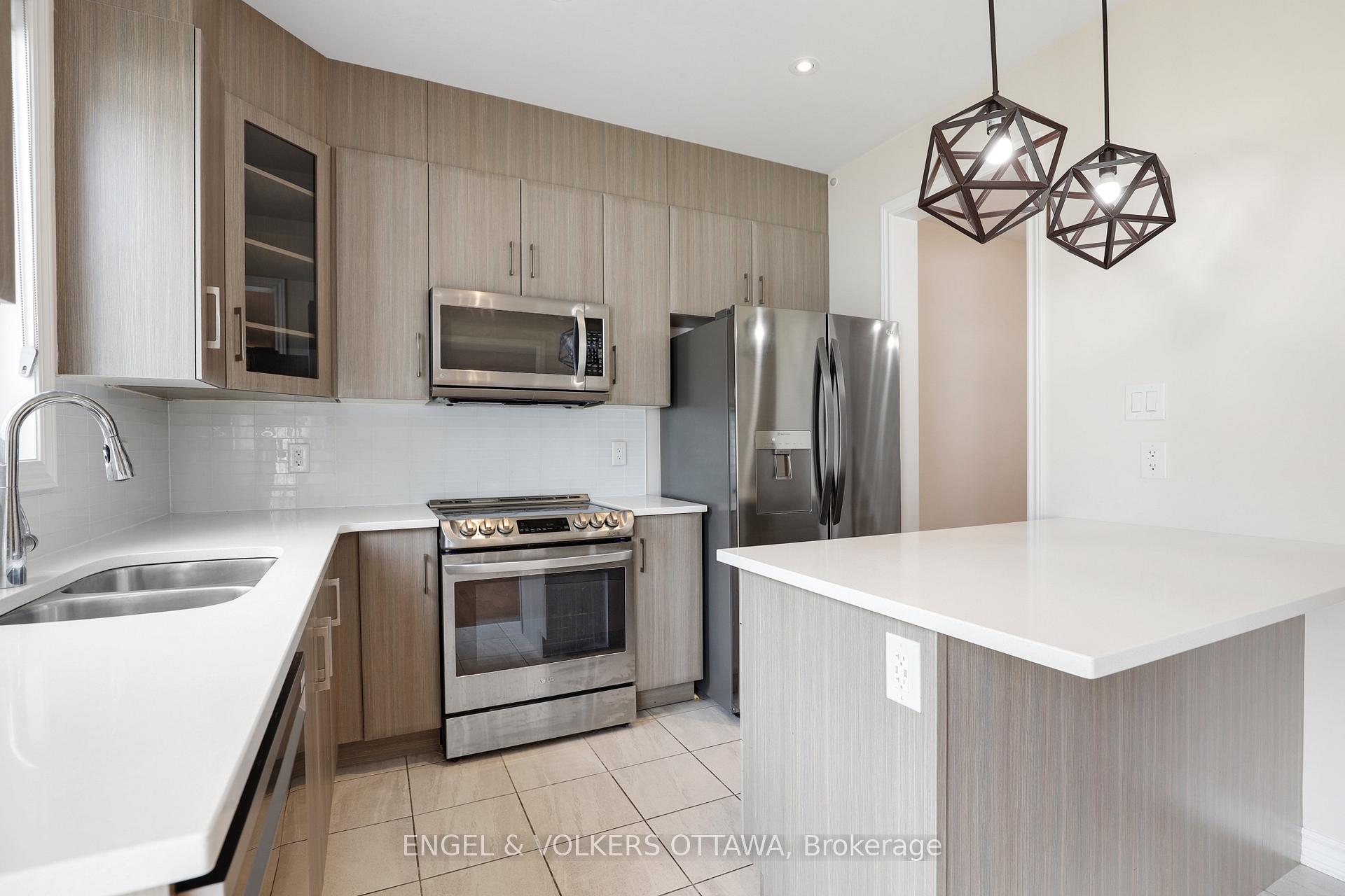 Photo 10 of 503 Hawkbirch Street, Ottawa, Kanata - Emerald Meadows/Trailwest — HOMEH