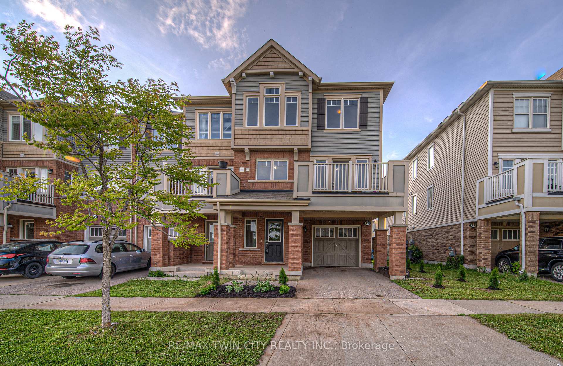 Photo 1 of 13 Outlook Terrace, Kitchener — HOMEH