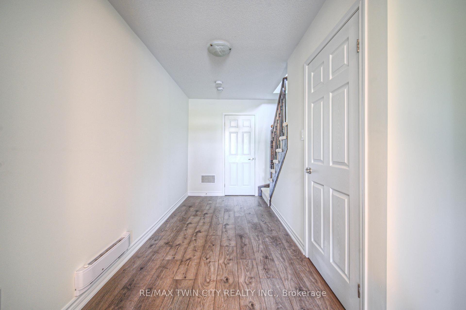 Photo 8 of 13 Outlook Terrace, Kitchener — HOMEH