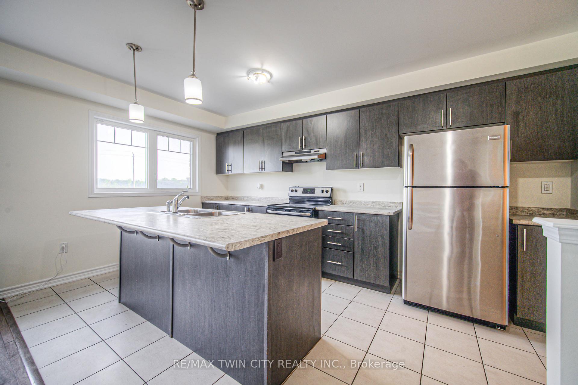 Photo 9 of 13 Outlook Terrace, Kitchener — HOMEH