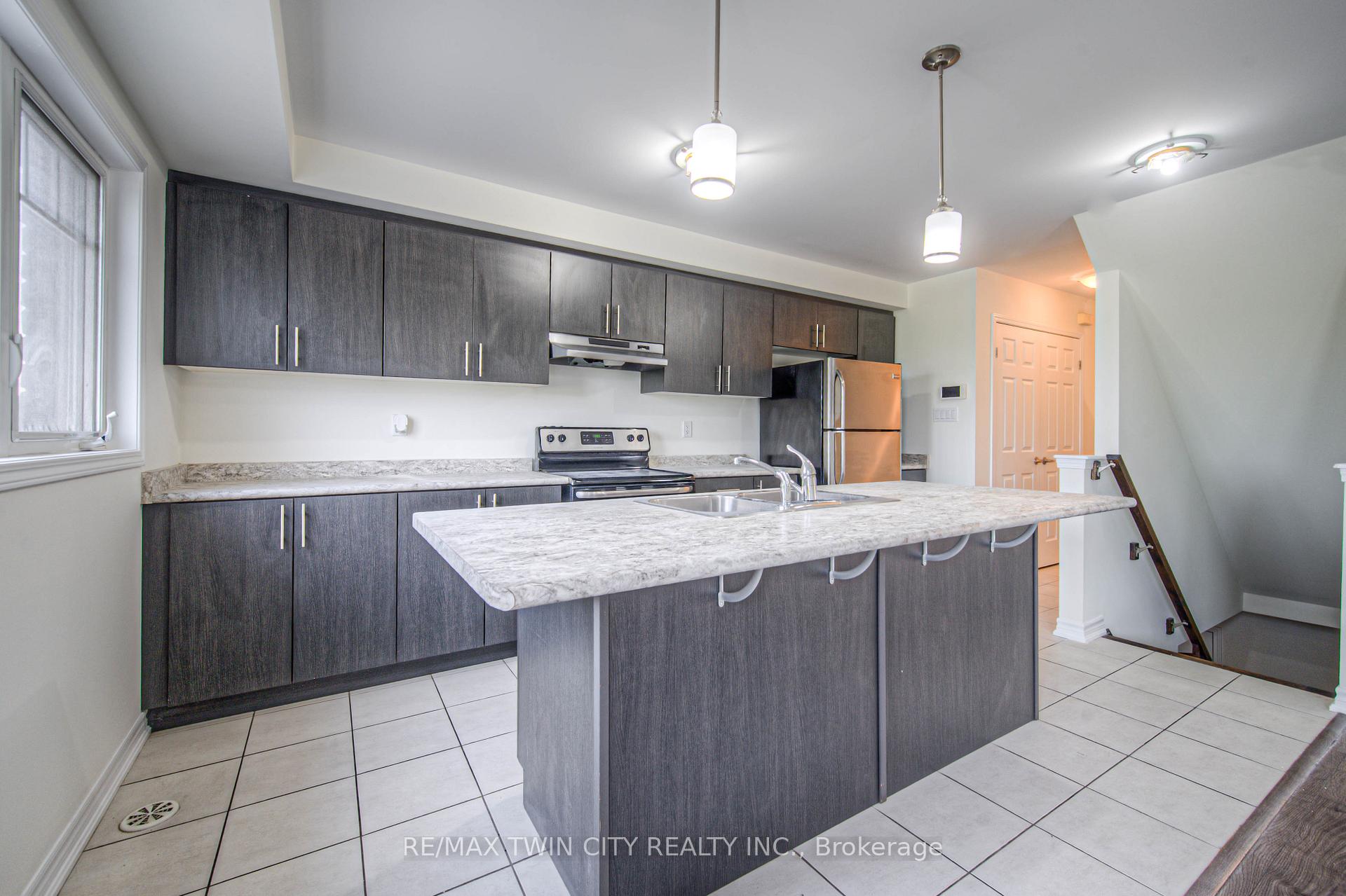 Photo 10 of 13 Outlook Terrace, Kitchener — HOMEH