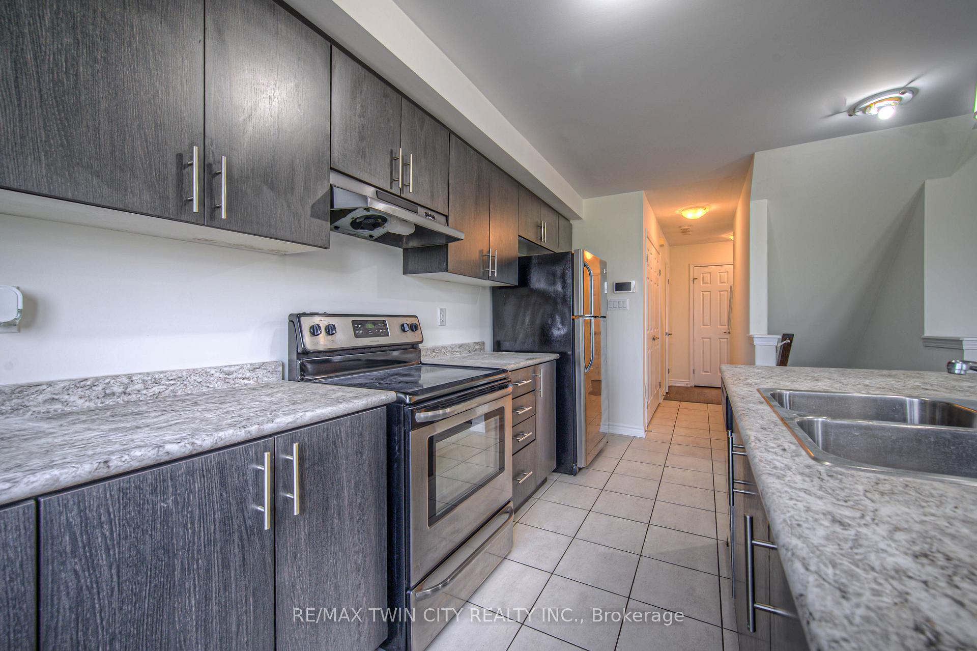Photo 11 of 13 Outlook Terrace, Kitchener — HOMEH